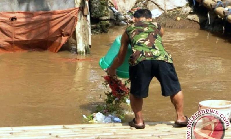 MUI: Buang Sampah ke Sungai, Laut, Danau Haram!