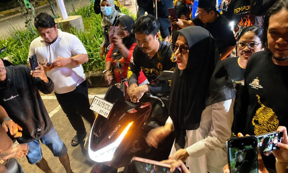 Rita Disambut Euforia Warga, ISESS: Saat Popularitas Mengalahkan Catatan Korupsi