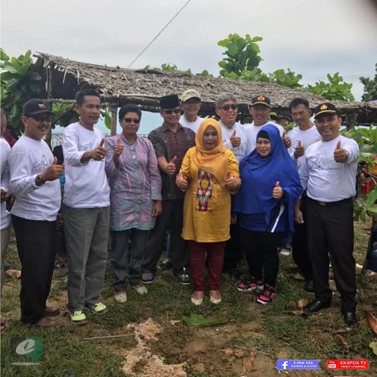 Seribu Pohon Trembesi Bakal Asrikan Kawasan Pantai Biru Kersik  