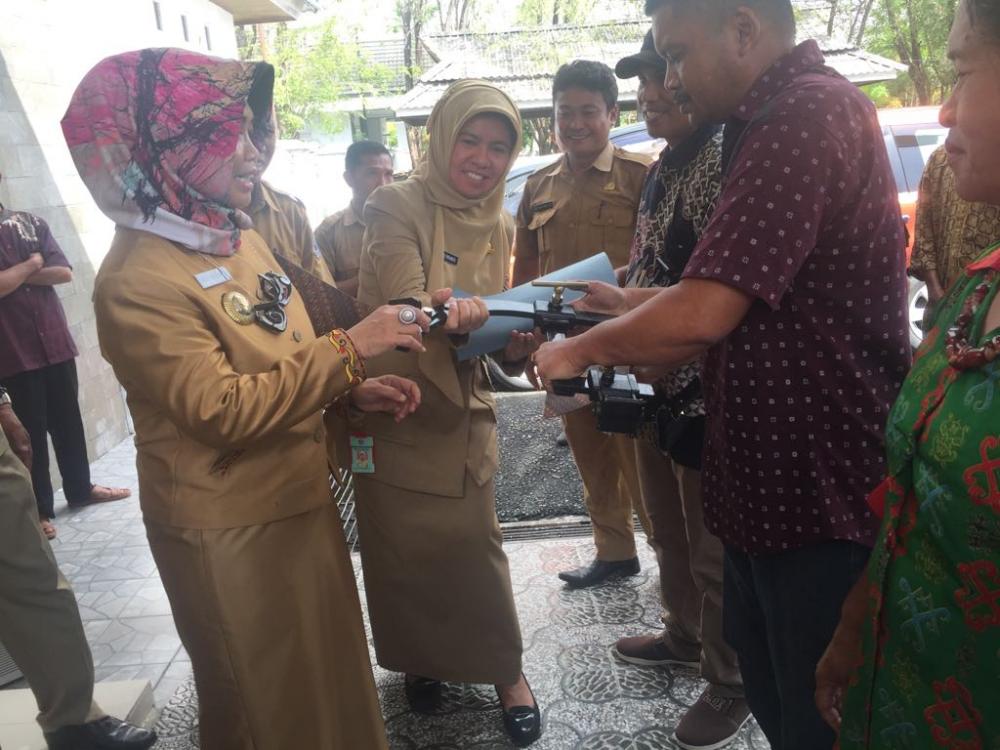 DKP3 Bontang Salurkan Bantuan Alsistan ke 23 Kelompok Tani 