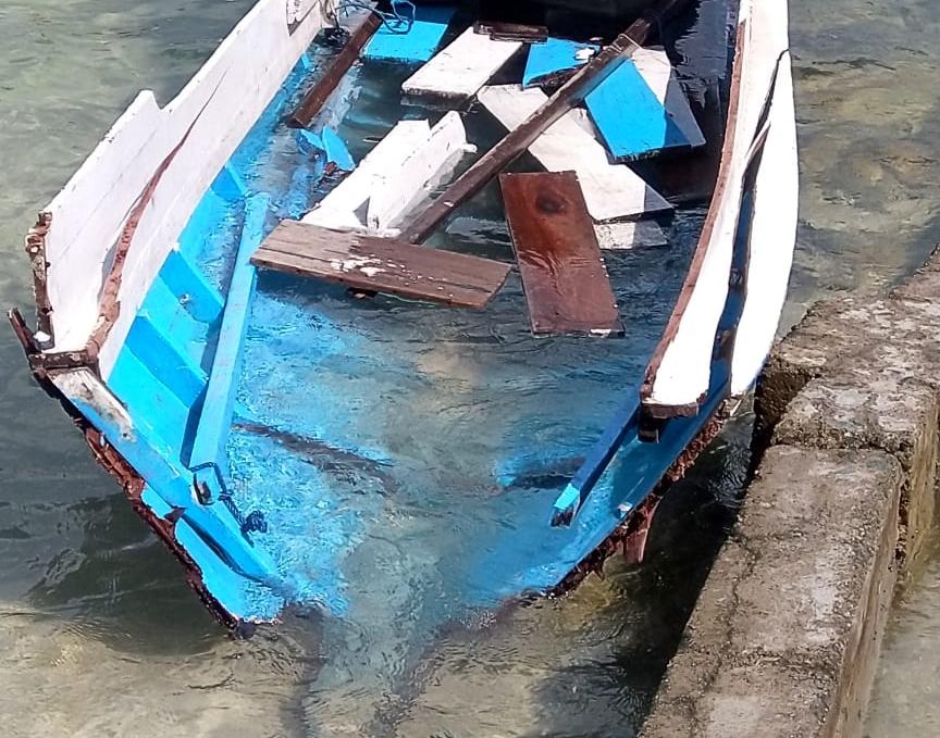 Diduga Ditabrak, Satu Kapal Ketinting Hancur di Sekitar Beras Basah