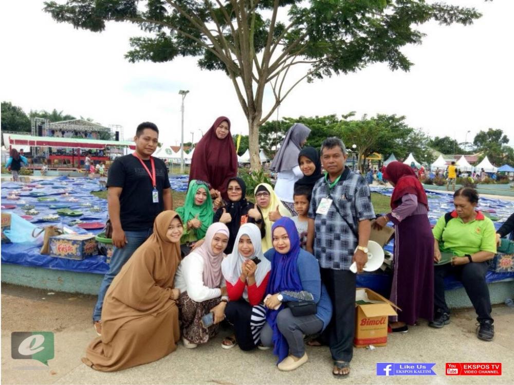 Selama Sepekan, Tim Konsumsi Pesta Adat Sediakan Makananan 1000 Bungkus per Hari