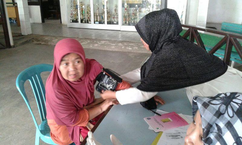 PEDULI  LANSIA : PUSKESMAS BONTANG SELATAN I, LAKUKAN PEMERIKSAAN KESEHATAN WARGA USIA LANJUT
