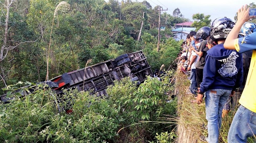 Diduga karena Mengantuk, Sopir Bus Dites Urine