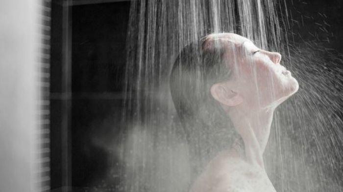 Mitos Atau Fakta, Mandi Malam Picu Rematik