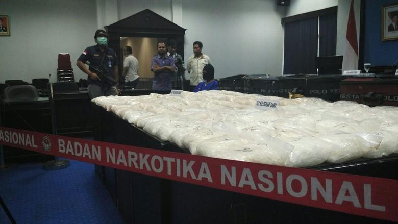 MEDAN URUTAN TIGA BESAR DALAM PEREDARAN NARKOBA