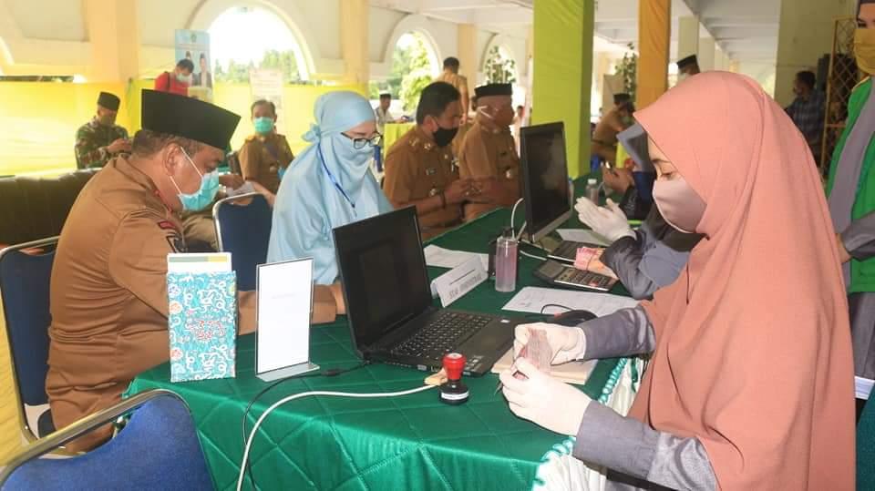 Didampingi Istri, Bupati Bone Salurkan Zakat Mall Penghasilan Setahun
