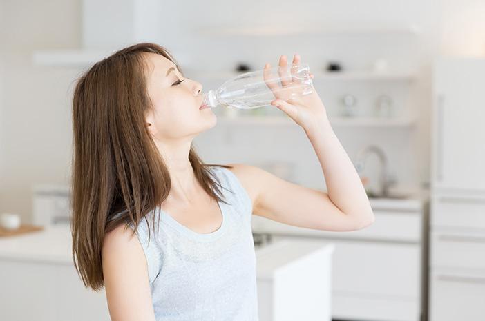 Minuman Diet vs Air Putih, Mana Lebih Efektif Turunkan Berat Badan?
