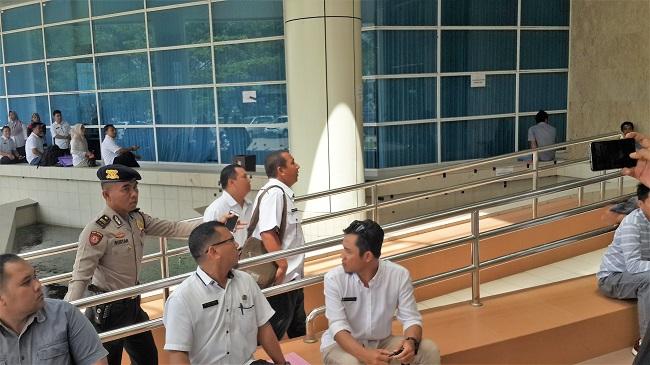 KPK Geledah Kantor Dinas PU Kukar, Dua Pegawai Mencoba Keluar