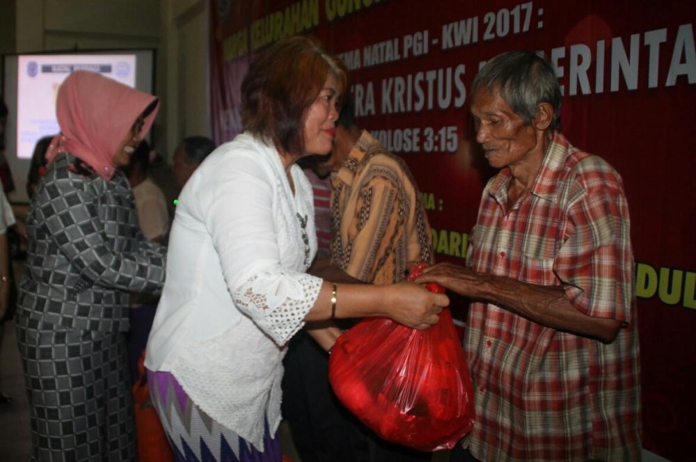 Gunung Telihan Bagikan 200 Paket Sembako di Perayaan Natal Berbagi Tahun Ini