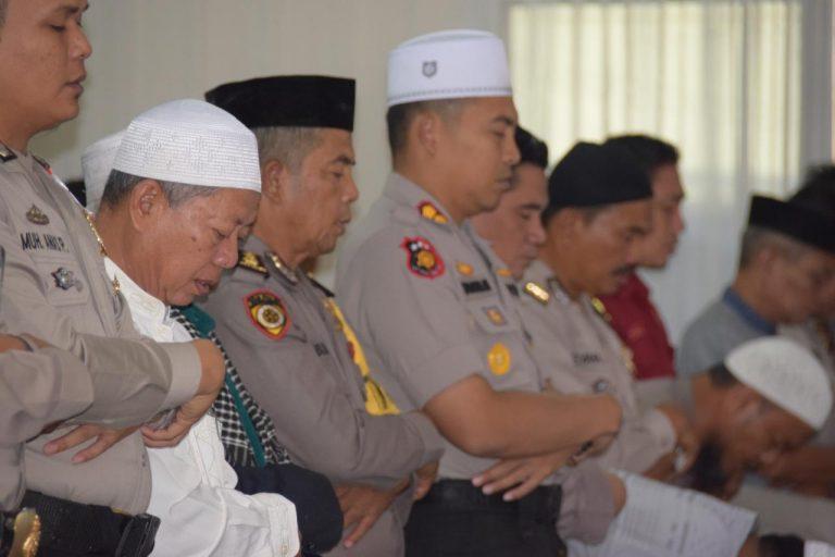 Gelar Shalat Gaib, Personil Polres Bone Doakan Korban Kerusuhan Mako Brimob