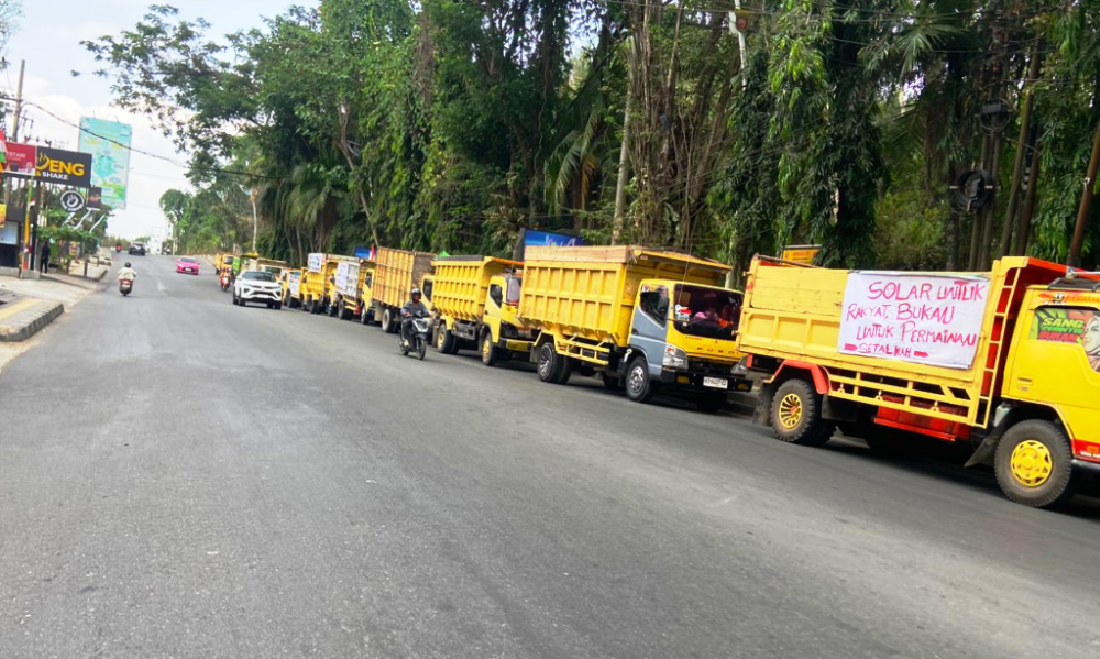Sopir Truk Samarinda Masih Bisa Isi Solar Langsung, Skema Kupon BBM Mundur ke 7 September