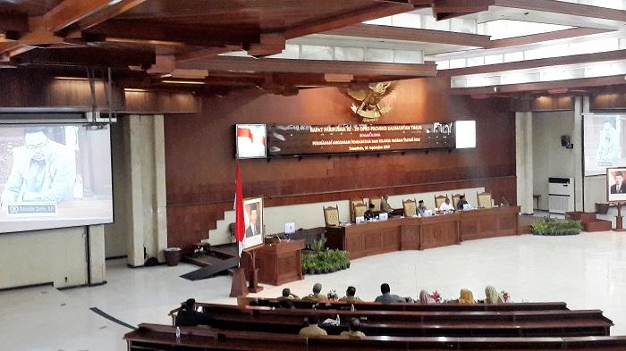 Gubernur Kaltim Sampaikan Jawaban atas Pandangan Umum Fraksi