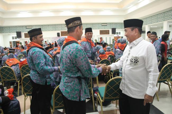 PELEPASAN JEMAAH HAJI KELOTER PERTAMA EMBARKASI SEPINGGAN BALIKPAPAN