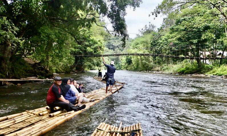 Dari Lanting ke Geopark: Kisah Dayak Meratus Menemukan Kemandirian lewat Bamboo Rafting
