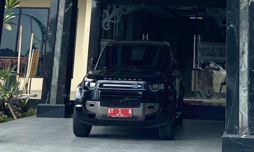 Sewa Mobil Defender Rp 160 Juta per Bulan, Wali Kota Samarinda Siap Diperiksa KPK 
