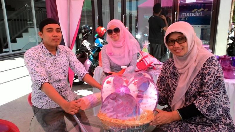 BISNIS MENGGIURKAN, JUALAN PRODUK TUPPERWARE DI BULAN RAMADHAN 