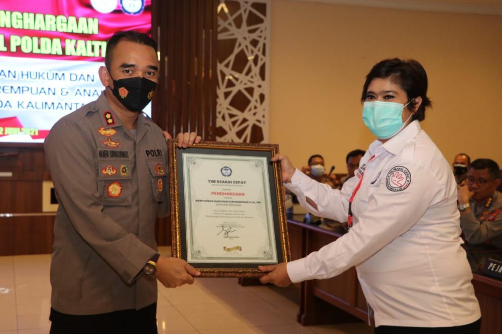 Kapolres Bontang Raih Penghargaan dari Komnas PA dan Kornas TRCPPA