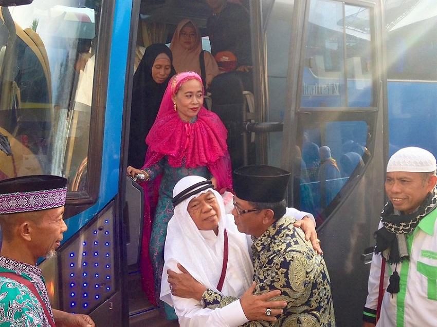 Tiba dengan Selamat, Sukacita Mewarnai Kedatangan 130 Jemaah Haji di Rujab Wali Kota Bontang