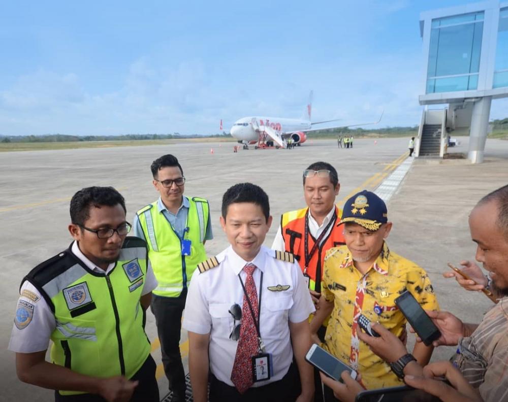 Pesawat Boeing 737-800 Lion Air Sukses Mendarat di APT Pranoto Samarinda