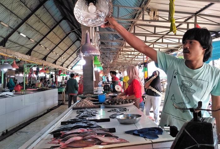 Minim Air dan Listrik, Pedagang Pasar Induk Sangatta Menjerit