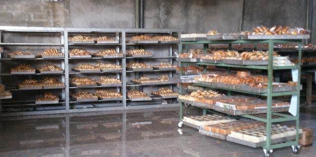  Mengais Jutaan Rupiah dari Roti Reog