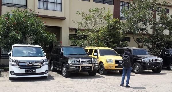 Kondisi Empat Mobil Mewah Bupati Kukar yang Disita KPK