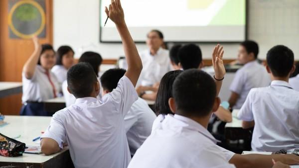 Menembus dinding fisik pendidikan kita