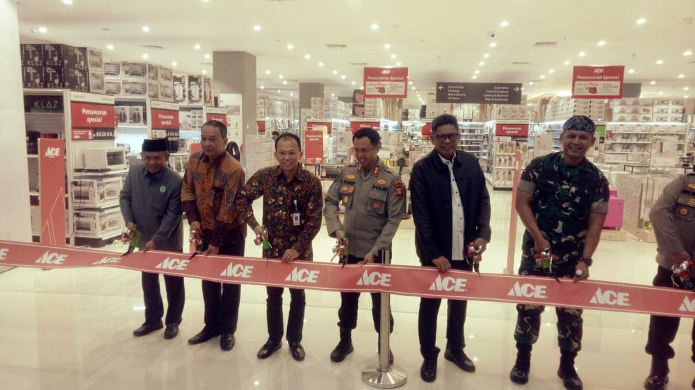 Wali Kota Basri Resmikan Gerai Ace Hardware Bontang City Mall