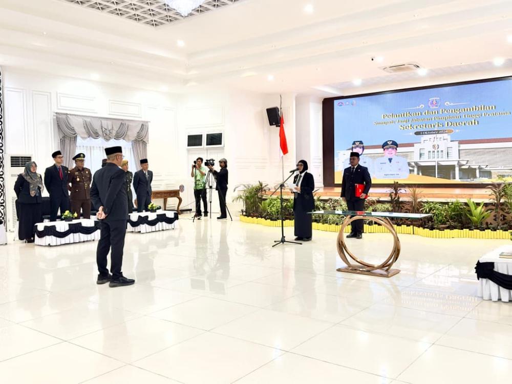 Sony Suwito Resmi Jadi Sekda Bontang, Neni: Tolong HP-nya 24 Jam