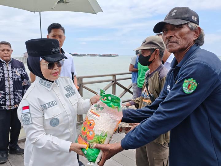 Wali Kota Serahkan Bantuan ke Korban Rumah Ambruk di Bontang Kuala