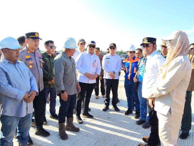 Batal ke Muara Kate, Gubernur Kaltim Tinjau Hauling Haji Isam