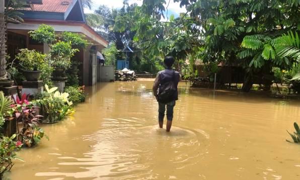 Sungai Makin Sempit, Puluhan Warga Gunung Telihan Terjebak Banjir