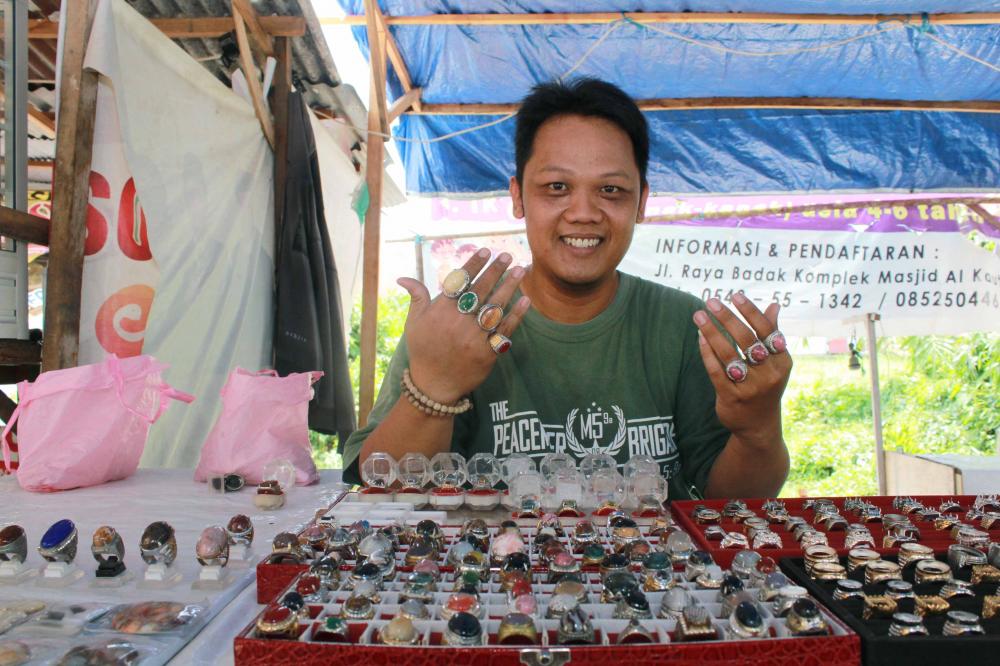 TREN BATU AKIK MEREDUP, OMZET PENGRAJIN BATU AKIK DI BONTANG MENURUN DRASTIS