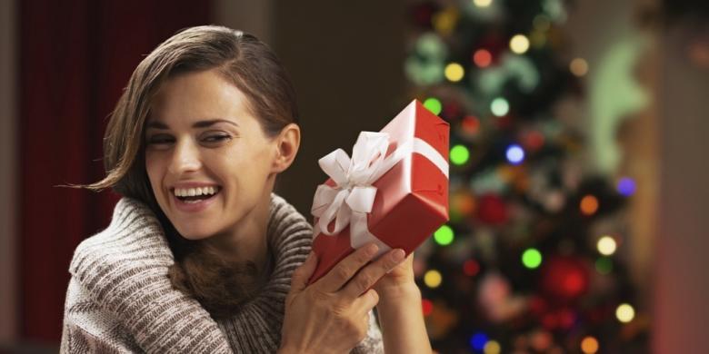 Tangkal Stres Saat Natal dengan Berbagi-bagi Kado