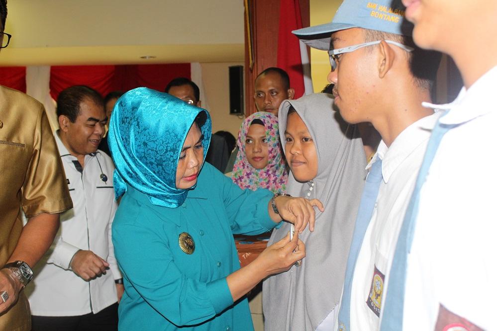 Neni Ajak Siswa-Siswi Bontang Komitmen Perangi Narkoba