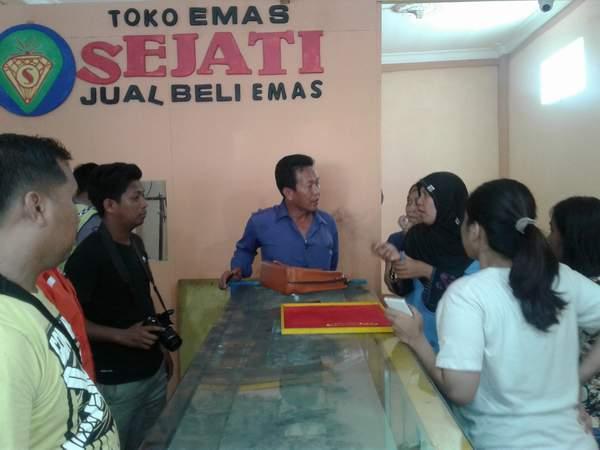 KEDUA PELAKU PEMBUNUHAN TOKO EMAS SEJATI, DITUNTUT SEUMUR HIDUP DAN 20 TAHUN PENJARA