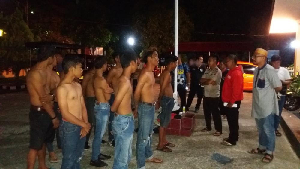Asyik Pesta Miras, Puluhan Remaja Diamankan Petugas
