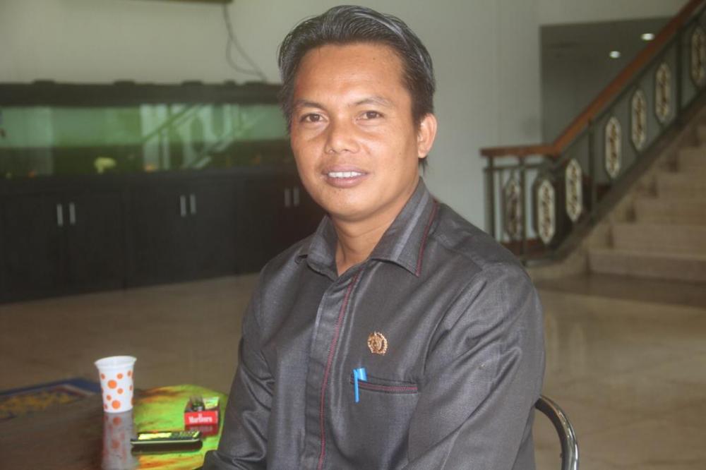 Siang Geah Kritisi Minimnya Sarana Komunikasi di Pedalaman