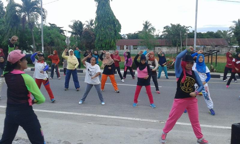 WARGA BONTANG MAKIN ANTUSIAS SENAM PAGI DI ACARA CAR FREE DAY