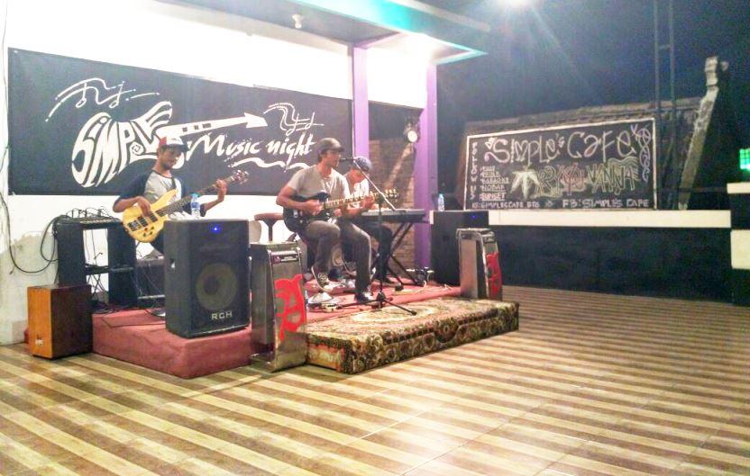 Gelar Live Music Night, Simple Cafe Berdayakan Musisi Lokal 