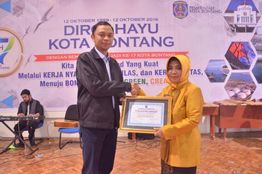 HUT Kota Bontang Ke-17, PT KNI Terima Penghargaan Dari Pemkot