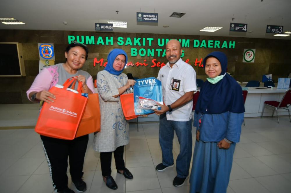 Perangi Corona, Pupuk Kaltim Bantu APD dan Extra Fooding ke Sejumlah RS