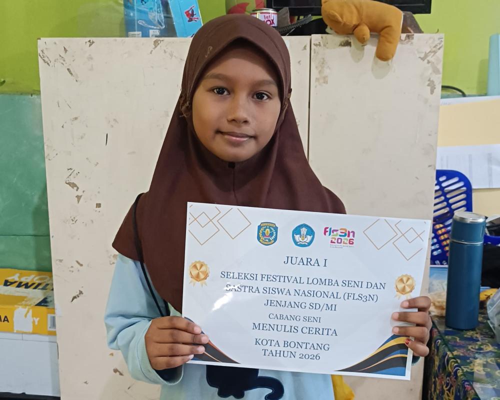 Siswi SDN 013 Bontang Selatan Gwen Syarefa Sabet Juara 1 Menulis Cerita FLS3N
