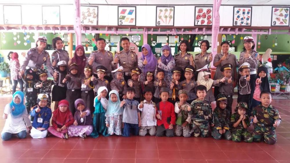 Polantas Bontang Tanamkan Sikap Patuh Terhadap Aturan Lalin ke Murid TK YPK