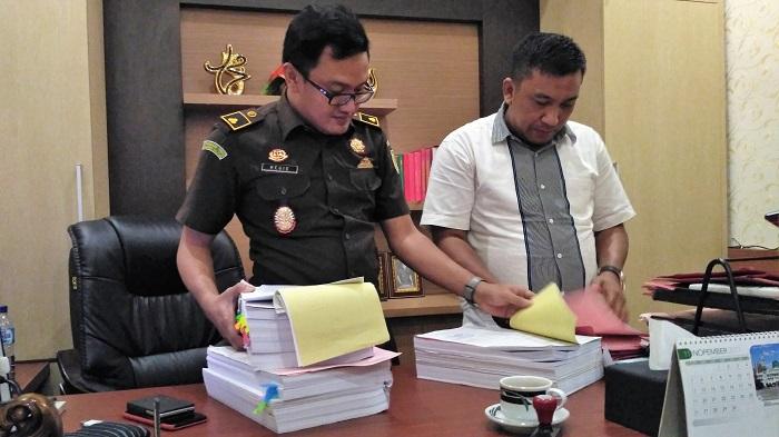Mantan Camat Bengalon dan 7 Tersangka Dugaan Korupsi di Kutim Ditahan 