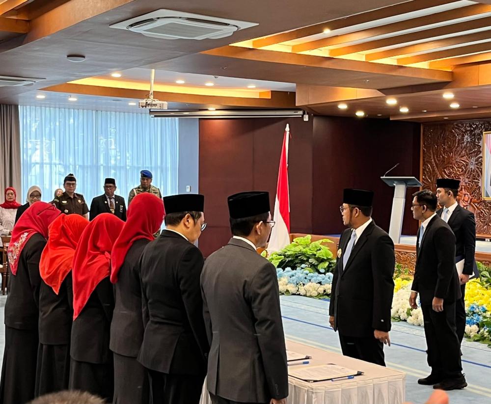 Rudy Mas’ud Rombak Pejabat Kaltim, Kepala Dinkes dan Dinsos Saling Tukar Posisi