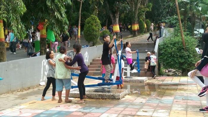 Mengintip Fasilitas Fitness Outdoor di Jalan Kusuma Bangsa 
