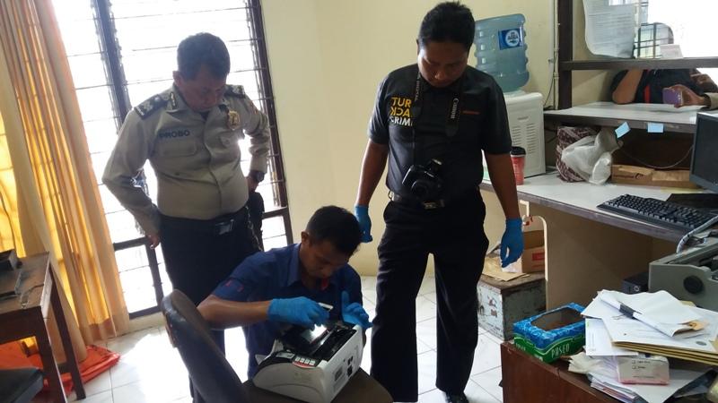 Maling di Kantor Pos Pecahkan Kotak Amal