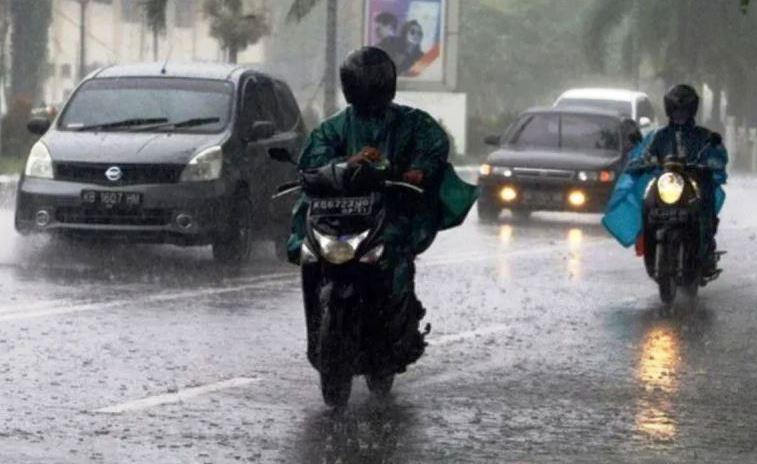  Hujan Bayangi Perayaan Tahun Baru 2025